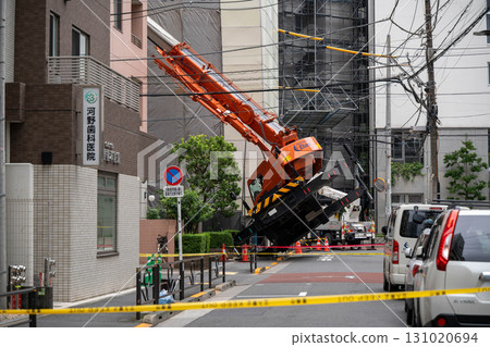 建築物拆除現場發生事故，起重機卡車嚴重傾斜 文京區小石川 2020年9月25日 131020694