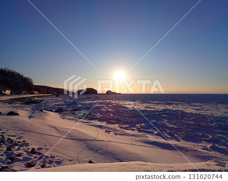 Shiretoko drift ice and sunset Shiretoko drift ice and sunset 131020744