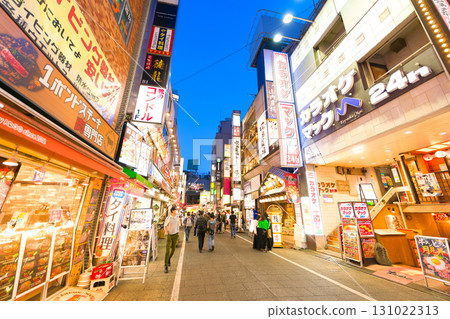 [Tokyo] May - Entertainment district near Shinjuku Station 131022313