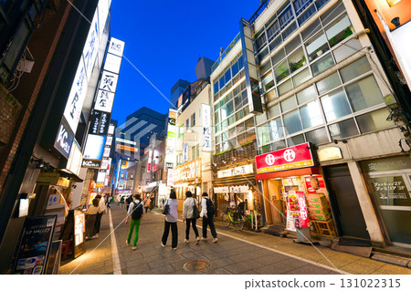 [Tokyo] May - Entertainment district near Shinjuku Station 131022315