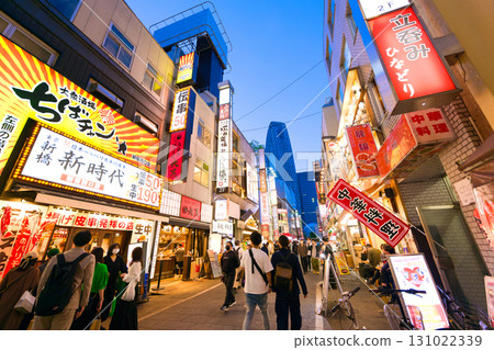 [Tokyo] May - Entertainment district near Shinjuku Station 131022339