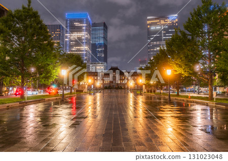 Tokyo Station: A gorgeous rainy night view 131023048