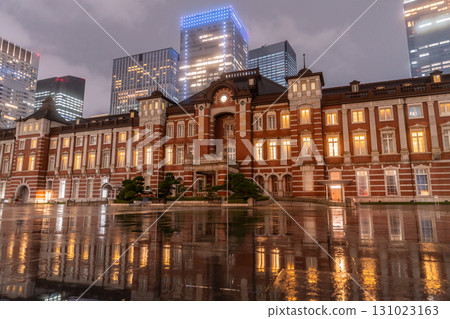 東京車站:美麗的雨夜景色 東京車站:美麗的雨夜景色 131023163