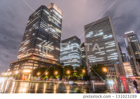 Tokyo Station: A gorgeous rainy night view 131023289