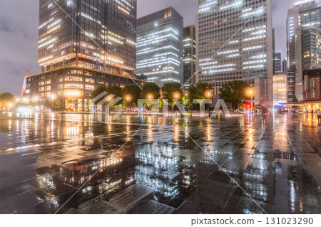東京車站：美麗的雨夜景色 131023290
