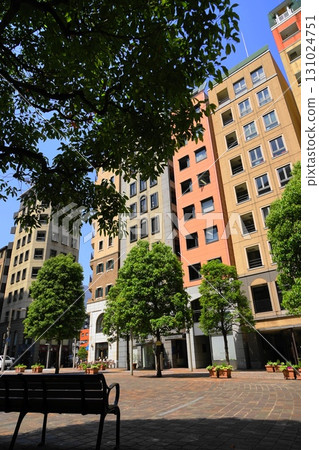 A European-style area lined with stylish buildings. May: Shiodome 50 Italian Town and Minato Ward Shiodome West Park A European-style area lined with stylish buildings. May: Shiodome 50 Italian Town and Minato Ward Shiodome West Park 131024751