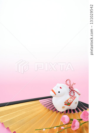 馬年賀年素材：白馬十二生肖擺飾、金扇、梅花 131029542