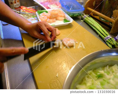 Okonomiyaki cooking kitchen Okonomiyaki cooking kitchen 131030016