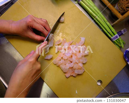 Okonomiyaki cooking kitchen 131030047