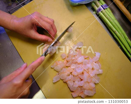 Okonomiyaki cooking kitchen 131030053