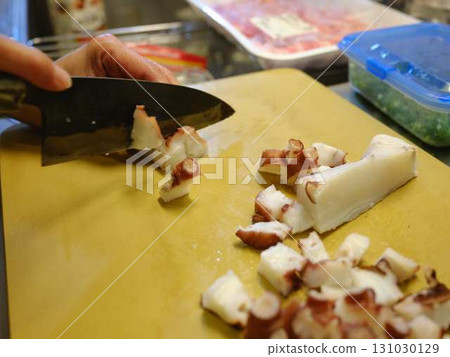 Okonomiyaki cooking kitchen 131030129