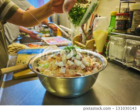 Okonomiyaki cooking kitchen 131030143