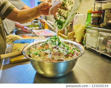 Okonomiyaki cooking kitchen 131030154