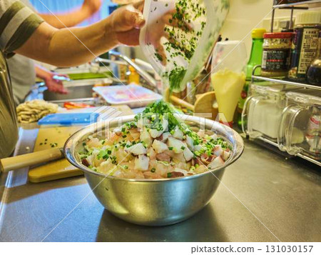 Okonomiyaki cooking kitchen 131030157