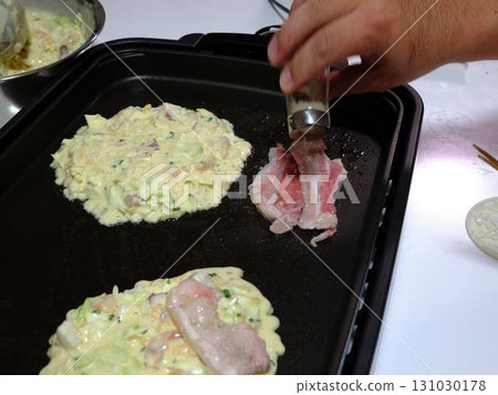 Okonomiyaki cooking kitchen 131030178