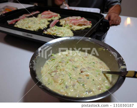 Okonomiyaki cooking kitchen Okonomiyaki cooking kitchen 131030187