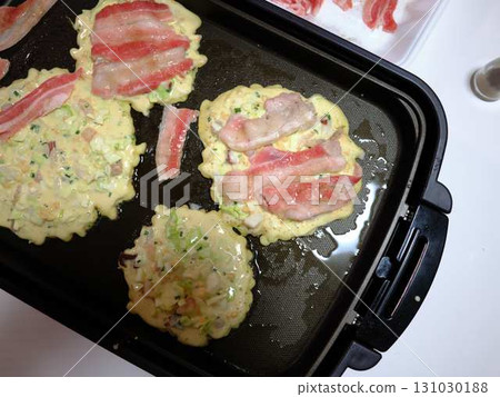 Okonomiyaki cooking kitchen Okonomiyaki cooking kitchen 131030188