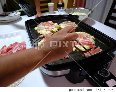 Okonomiyaki cooking kitchen 131030806