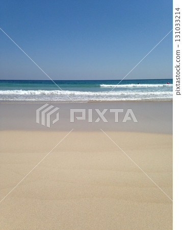 Waves crashing on the sandy beach / Okinohama, Tosashimizu City, Kochi Prefecture 131033214