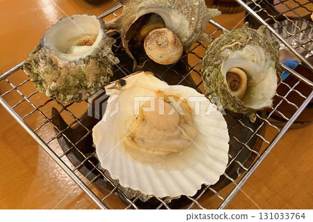 烤扇貝和海螺殼 烤扇貝和海螺殼 131033764