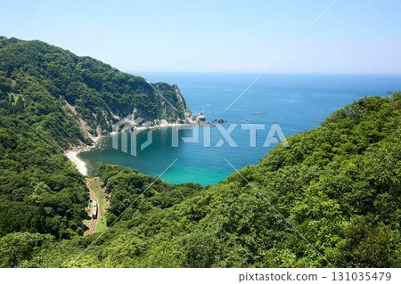 Tarako train running along the Sea of Japan 131035479