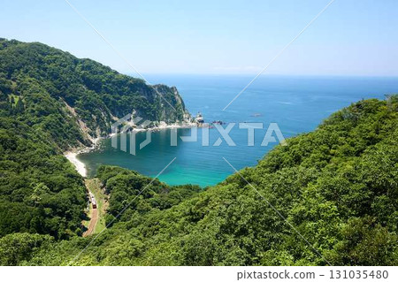 Tarako train running along the Sea of Japan 131035480