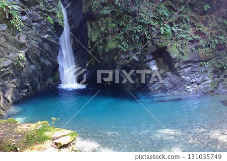 美麗的瀑布 131035749