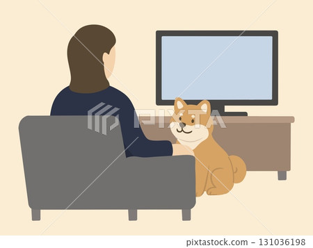 一隻柴犬站在坐在沙發上看電視的主人和電視之間，試圖擋住電視 131036198