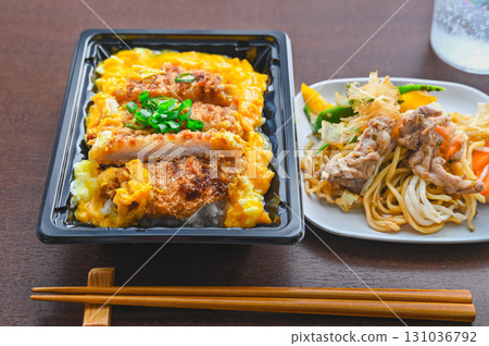 豬排丼和炒麵 131036792