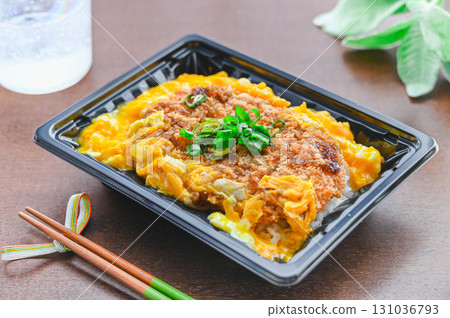 蓬鬆的蛋排蓋飯 131036793