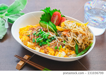 Western-style pork cutlet bowl and fried noodles 131036799