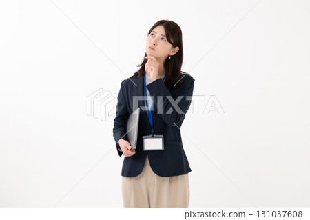 擔心的女商人 131037608