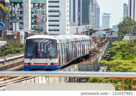 The Train coming at BTS Sanam Pao station in bangkok 131037983