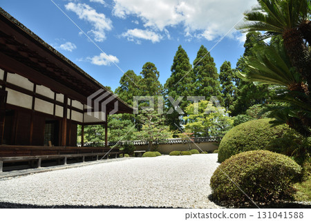 Shuonan Ikkyu-ji Temple: The Southern Garden of the Abbot's Chamber in Summer (Kyoto Prefecture, Kyotanabe City) Shuonan Ikkyu-ji Temple: The Southern Garden of the Abbot's Chamber in Summer (Kyoto Prefecture, Kyotanabe City) 131041588