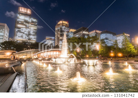 Tokyo: Night view of Marunouchi business district and Wadakura Fountain Park Tokyo: Night view of Marunouchi business district and Wadakura Fountain Park 131041742