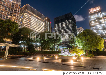 Tokyo: Night view of Marunouchi business district and Wadakura Fountain Park Tokyo: Night view of Marunouchi business district and Wadakura Fountain Park 131041753