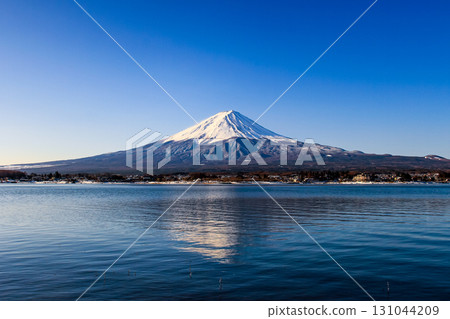 Inverted Fuji reflected in Lake Kawaguchi in winter 131044209