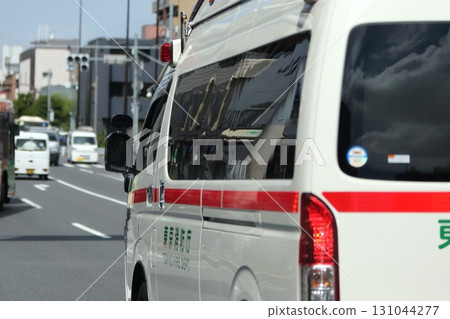 ambulance  131044277