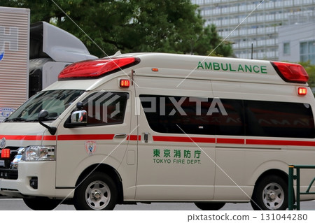 ambulance  131044280