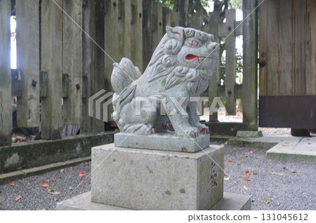 Stone statue of a Chinese lion (Yamauchi Shrine, East Approach / 2-4-65 Takajocho, Kochi City, Kochi Prefecture) 131045612