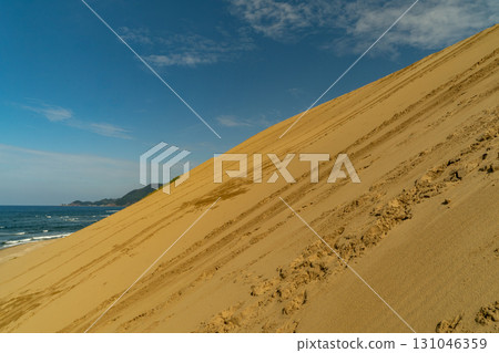 Tottori sand dunes Tottori sand dunes 131046359