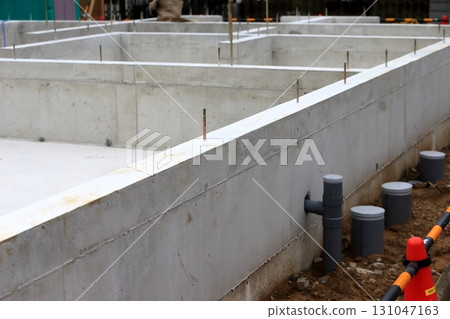 獨立式住宅的混凝土基礎 獨立式住宅的混凝土基礎 131047163