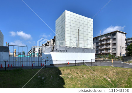 Aged public housing to be demolished Work scene of dismantling with large heavy machinery 131048308