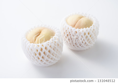 White peach White peach 131048512