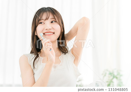 牙齒，刷牙，女人，牙齒護理，刷牙，牙刷，美白，蛀牙，早晨，牙齒矯正， 131048805
