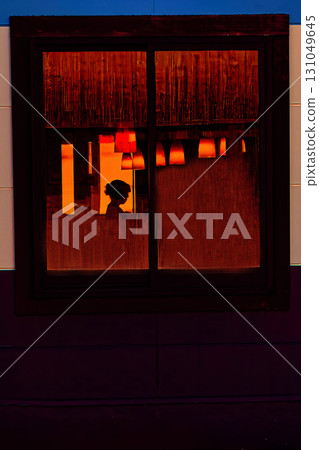 Lanterns lit in the Japanese-style room of an old house 131049645