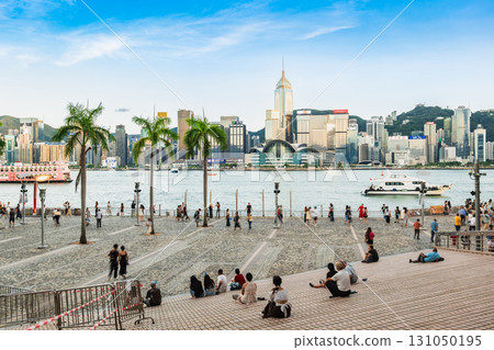 黃昏時的香港維多利亞港(一些柔焦) 黃昏時的香港維多利亞港(一些柔焦) 131050195