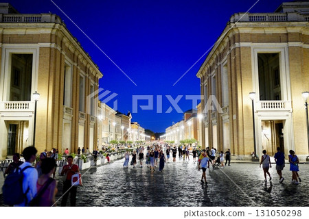 梵蒂岡前的協和大道（Via della Conciliazione），一條通往聖彼得大教堂的壯麗街道 131050298