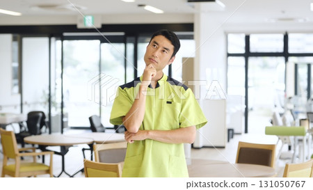 亞裔護理人員在養老院苦苦掙扎 131050767
