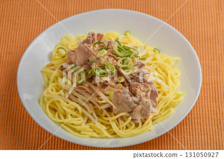 Sesame sauce pork shabu-shabu chilled Chinese noodles 131050927